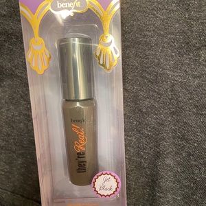 They’re real! Mascara